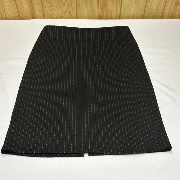 H&M Black Pencil Skirt Knee-Length Work. Size M - Picture 7 of 7